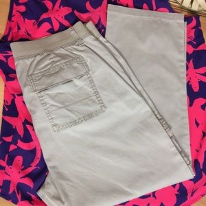 Sonoma Midrise Khaki Capris. Size 12.